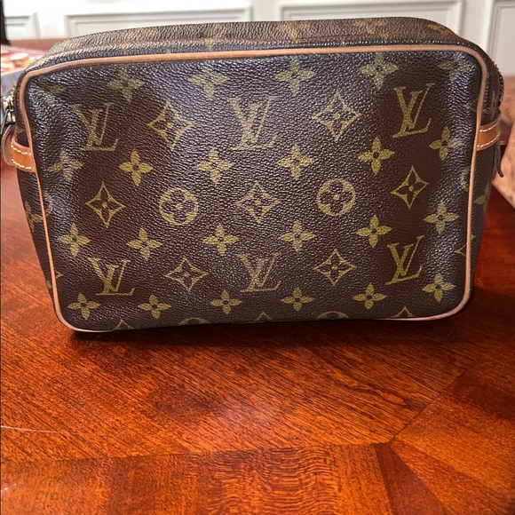 Louis Vuitton Monogram clutch Brown and Tan - Picture 7 of 17